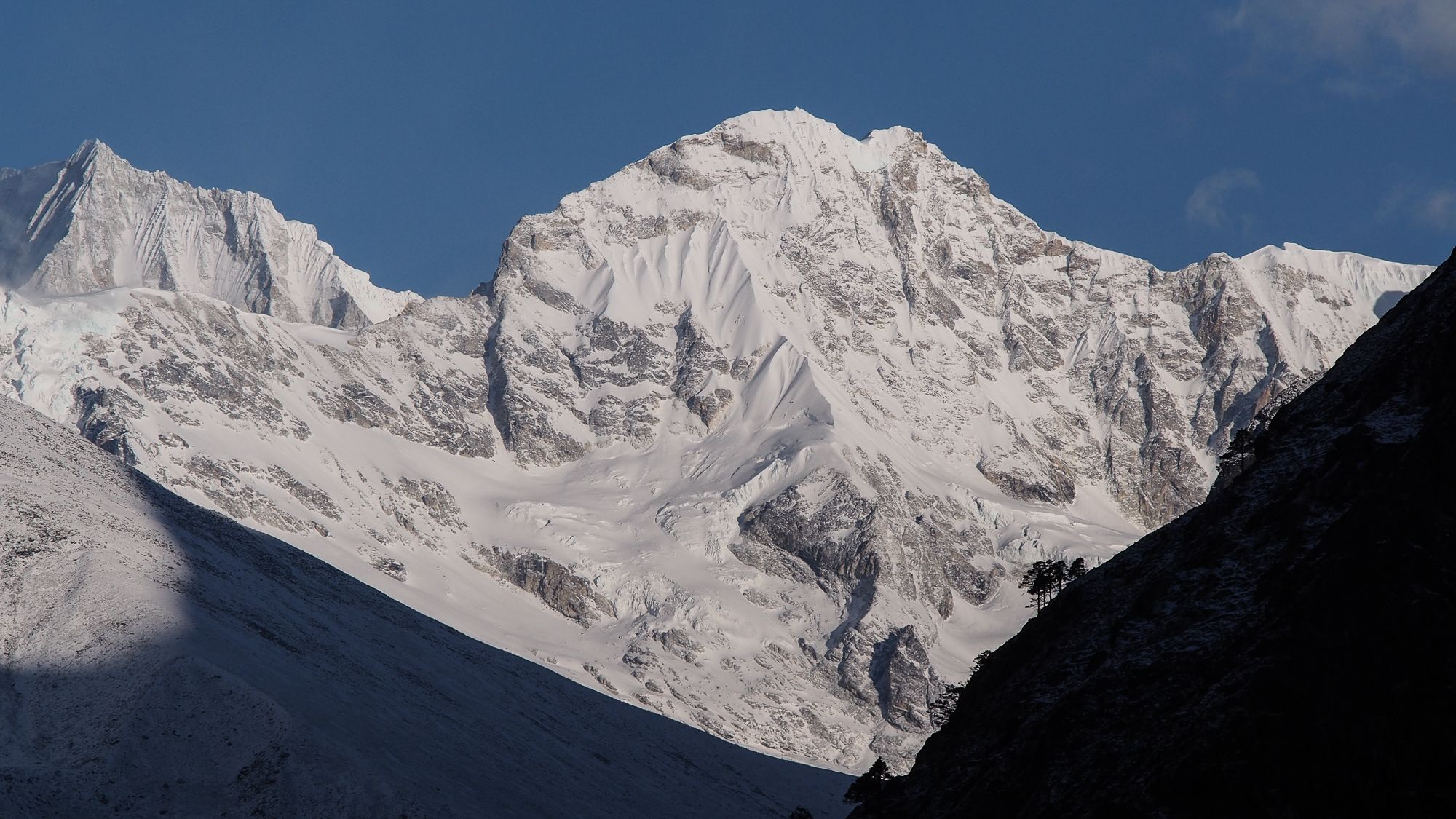 Cholatse et Taboche peaks, Nepal