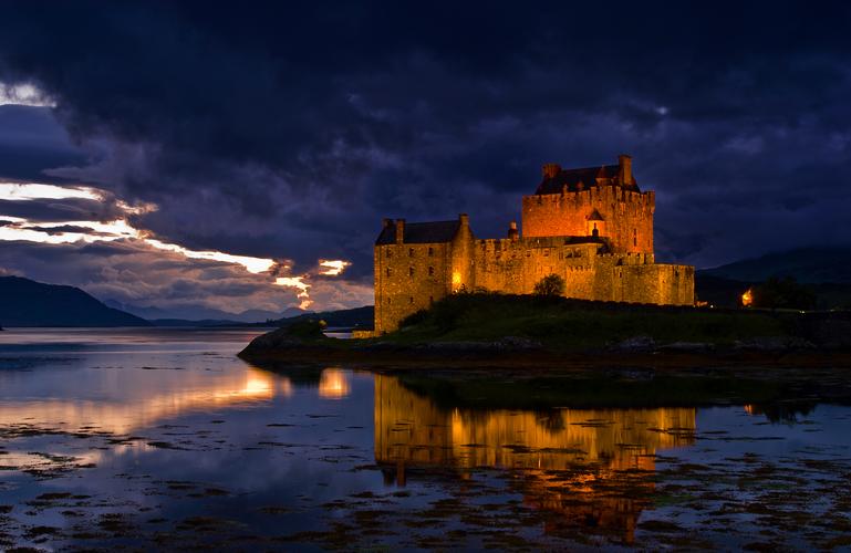 Eilean Donan Castle in profile