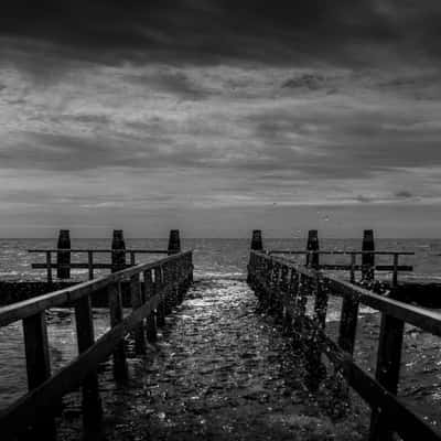 Enclosing dike, bridge, Netherlands