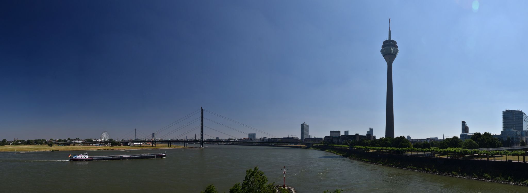 Fussgängerbrücke Medienhafen, Germany