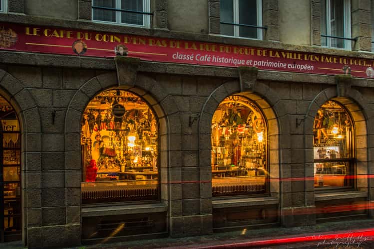 Le Cafe Du Coin D'en Bas De La Rue Du Bout