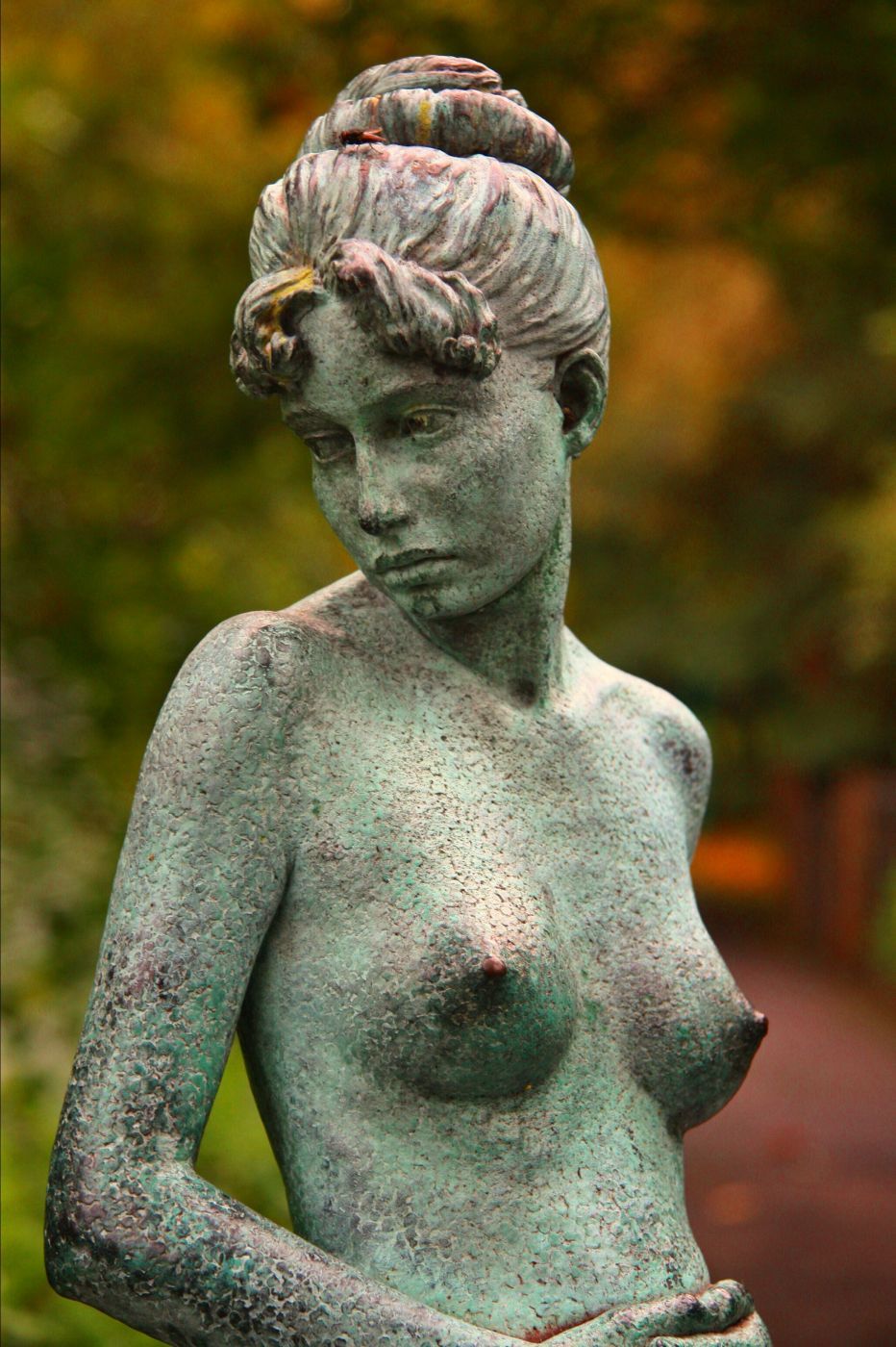 Merrion Square, sculpture of a pregnant woman, Danny Osborne, Ireland
