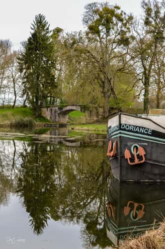 Port du Canal lateral a la Loire
