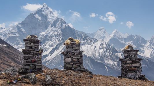 Thokla pass , Everest memorial