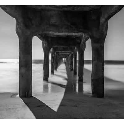 Under Manhattan Pier, USA