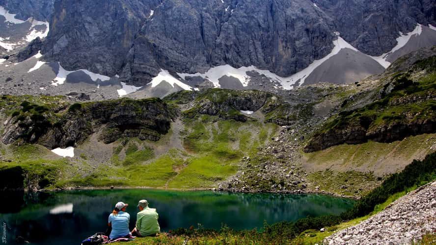 Coburger Hütte and Drachensee, View to Seebensee