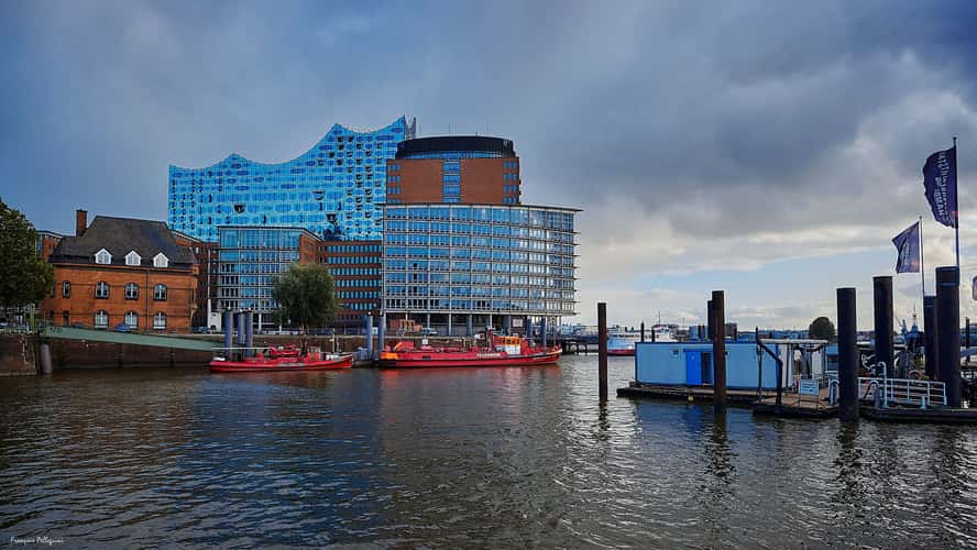 Elbphilarmonie (view from Niederbaumbrücke)