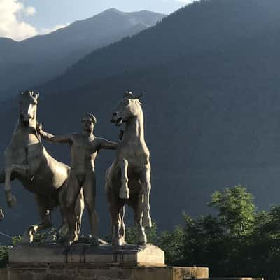 SS40 Monument and Castle views, Italy