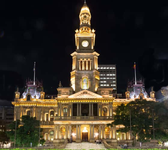 Sydney Town Hall from George St.