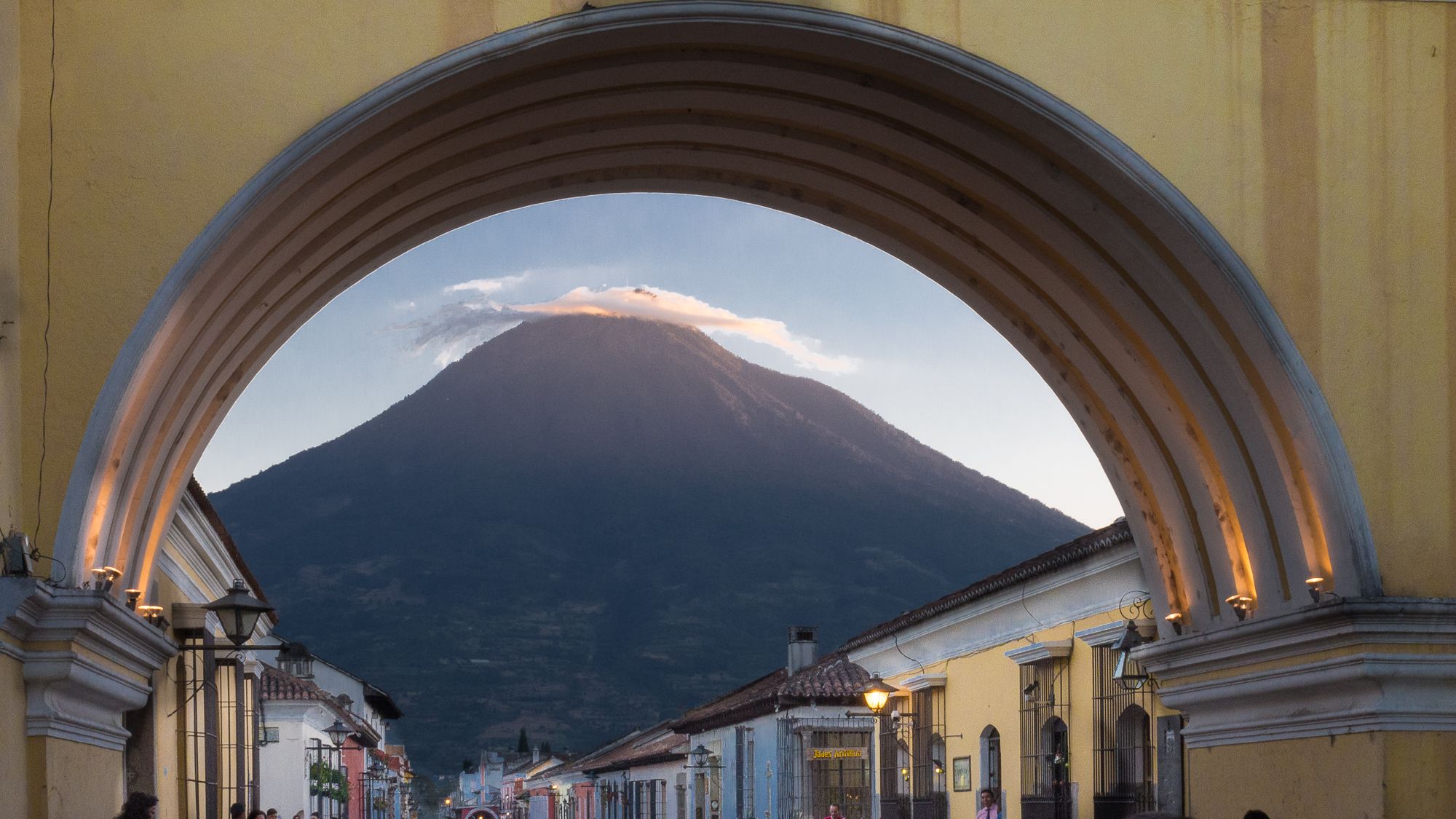 Antigua y volcan de agua, Guatemala