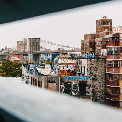 Brooklyn Bridge seen from Manhattan Bridge, USA