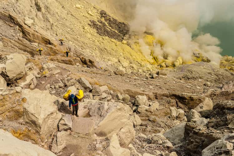 Into the Kawah Ijen crater