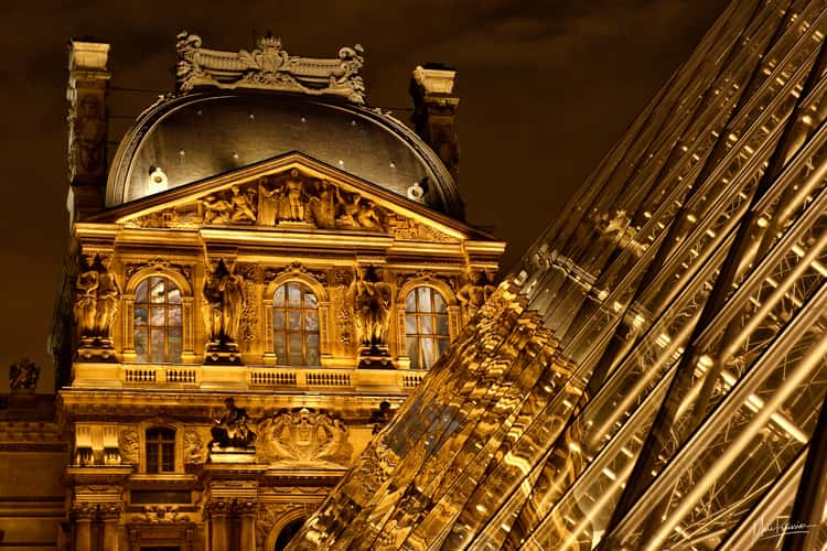 Louvre curiousity, Paris