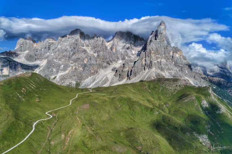 Passo rolle peaks in the cloud