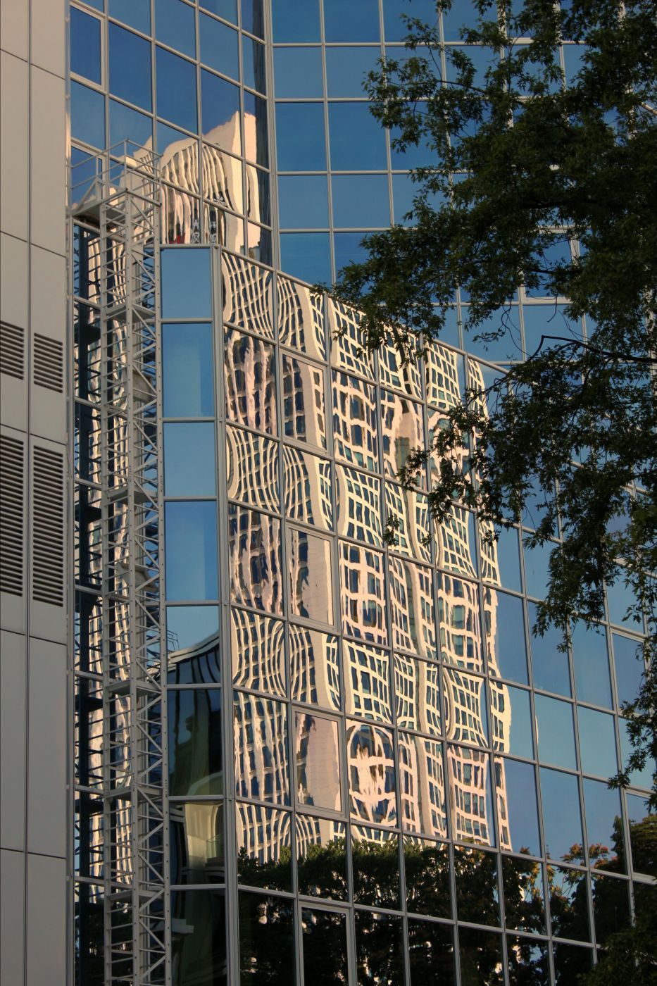 Spiegelung, Frankfurt am Main, Germany