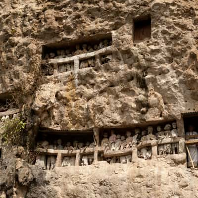 Suaya cliff tomb & mummy, Indonesia