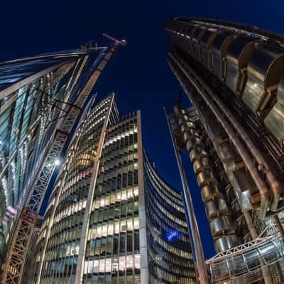 Vertiginous building in bank center, United Kingdom