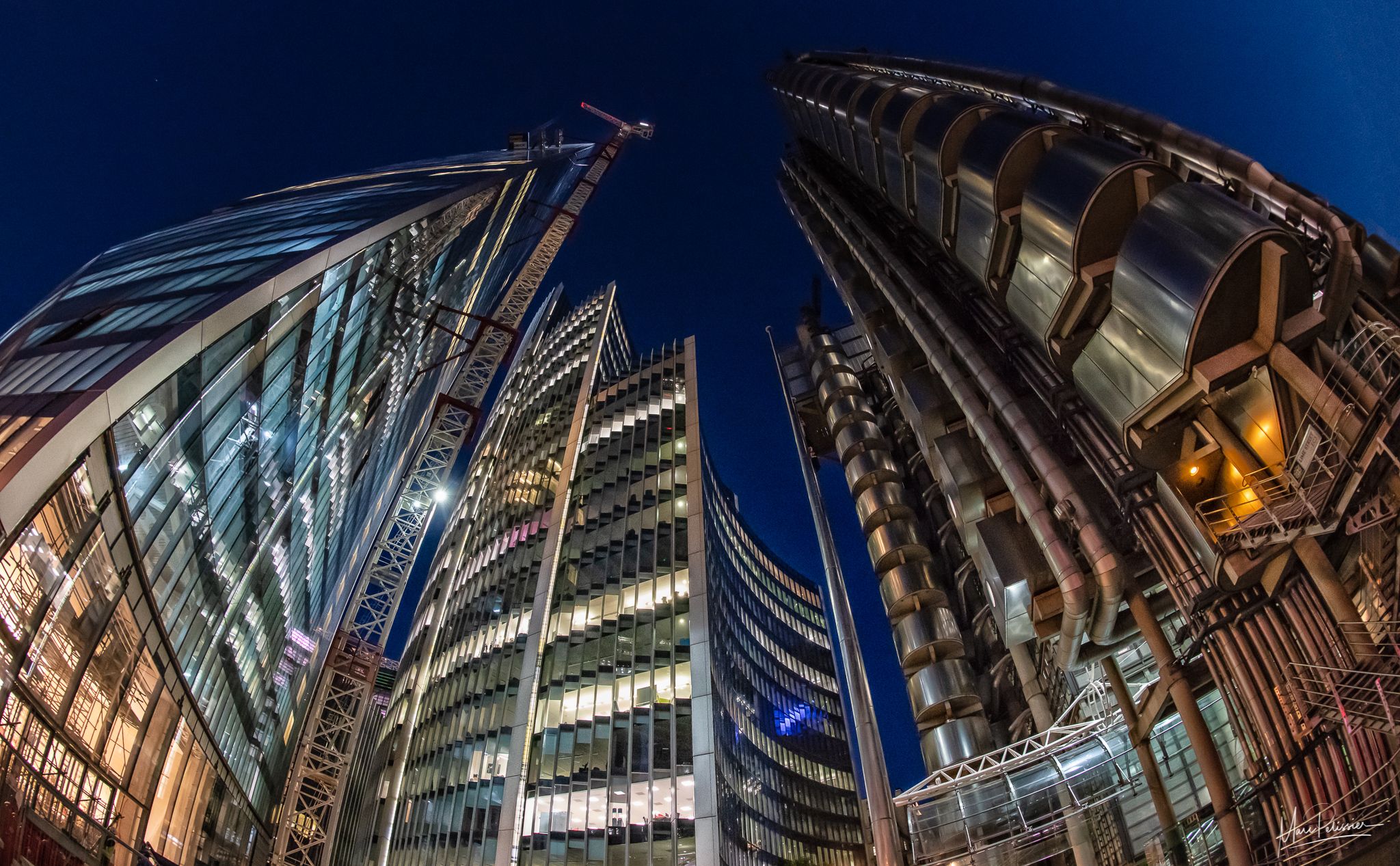 Vertiginous building in bank center, United Kingdom