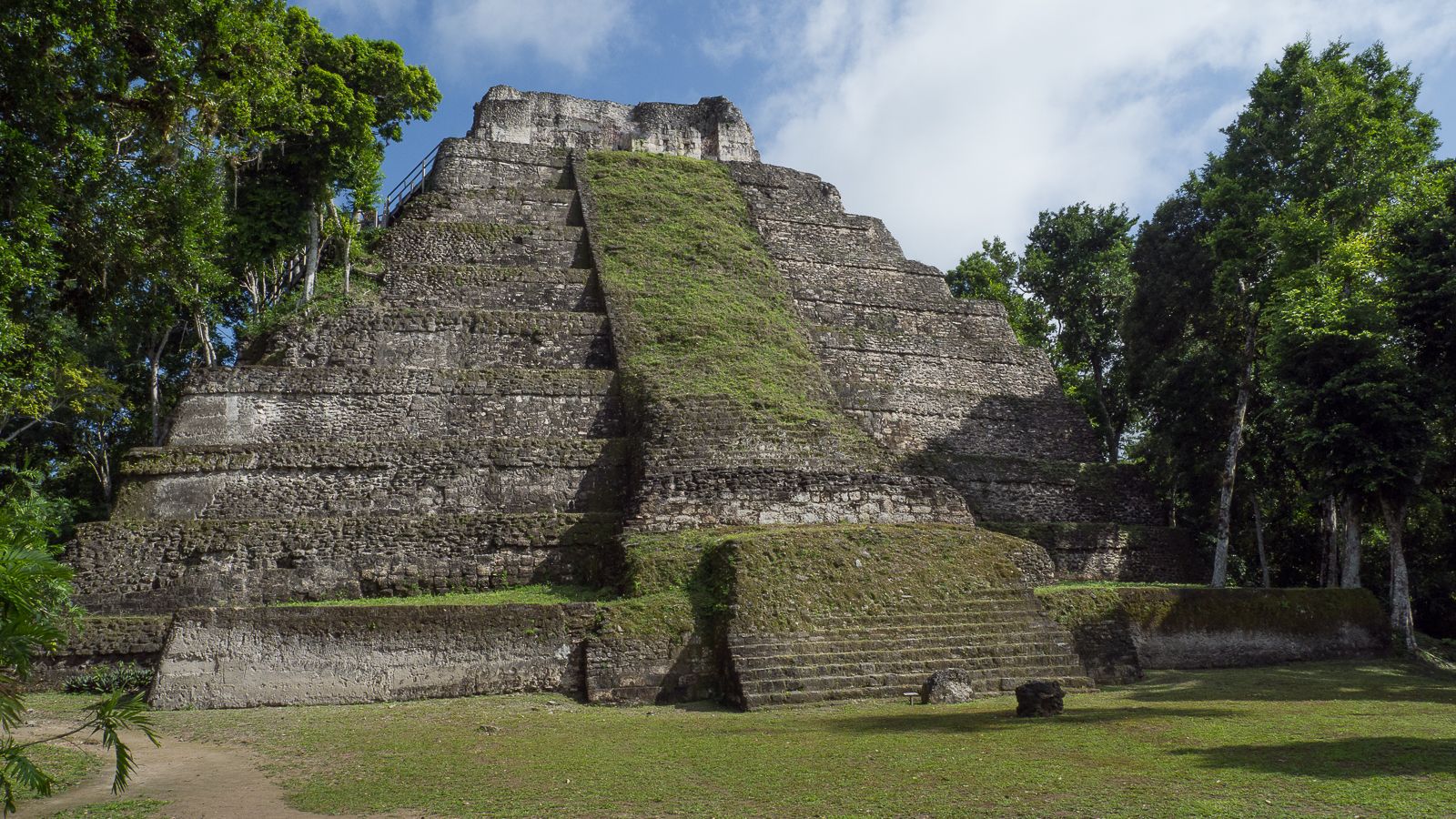 Yaxha acropolis norte, Guatemala