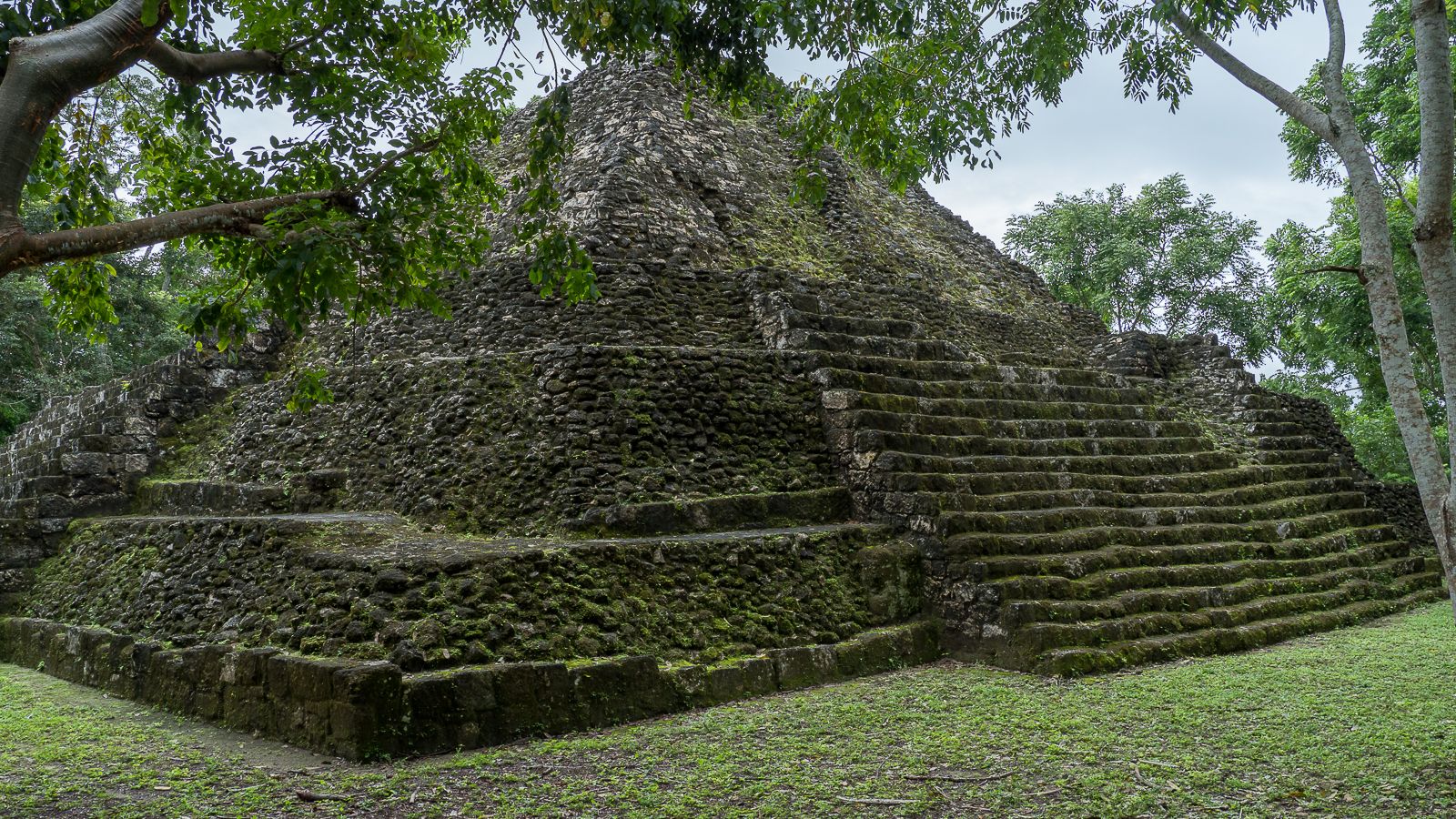 Yaxha acrópolis norte, Guatemala