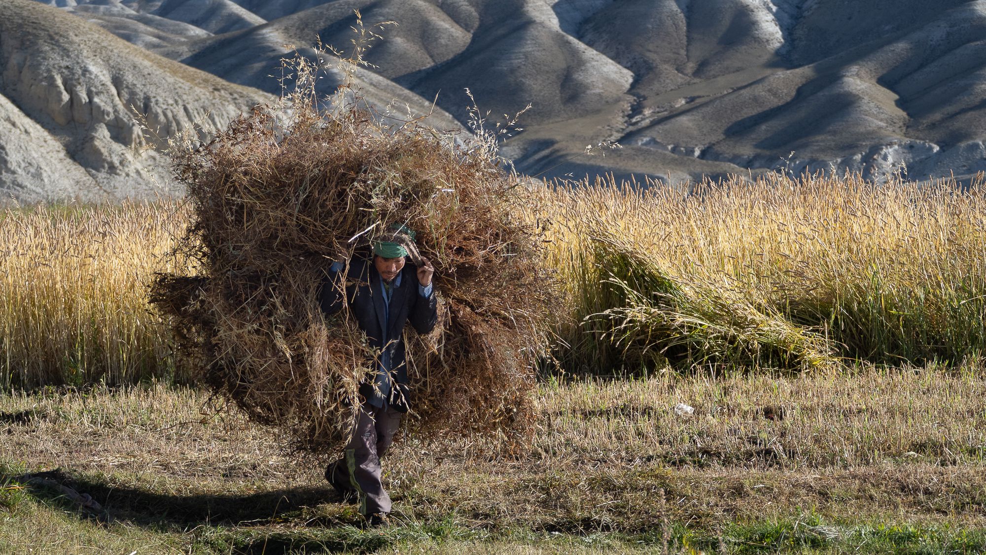 Heavy to carry, Nepal