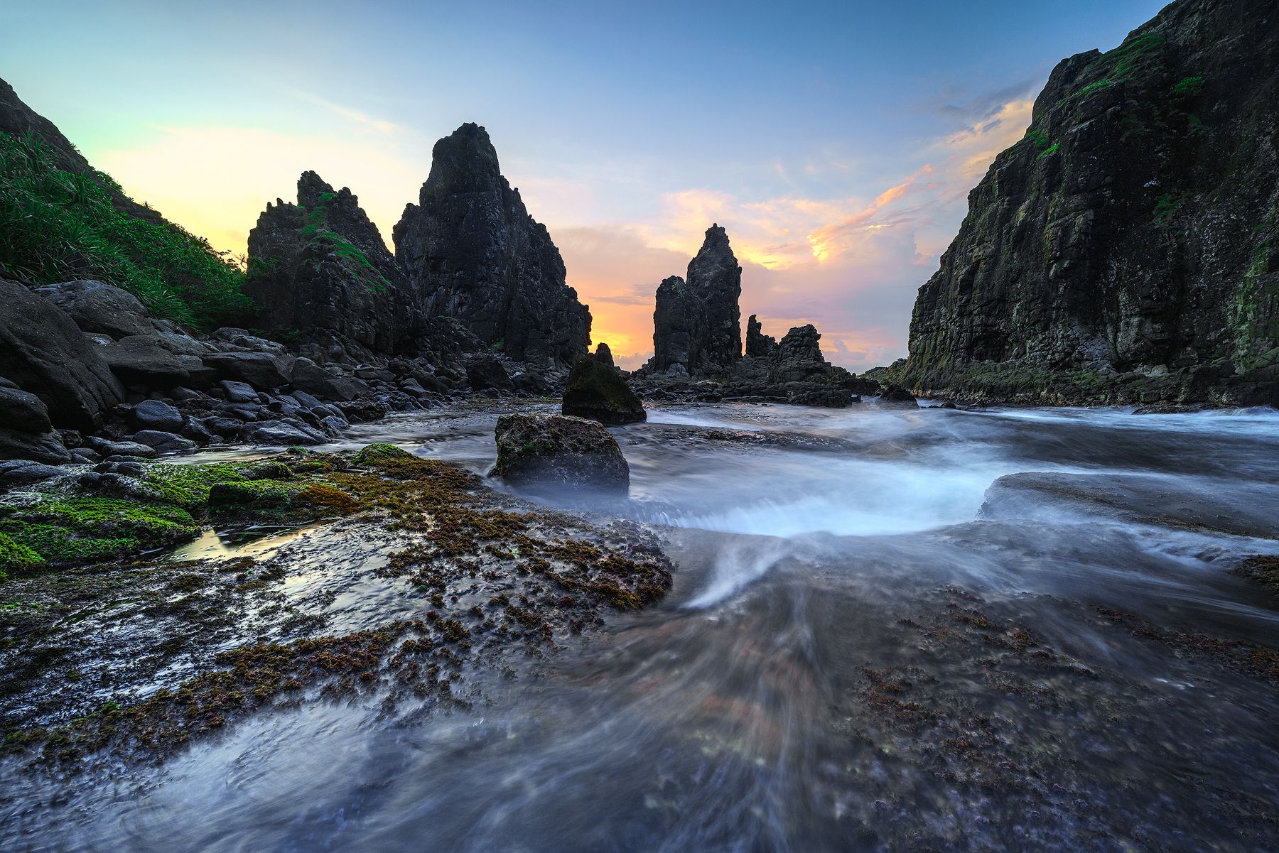 Pantai Pengempos, Indonesia