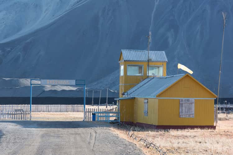 Pyramiden lost city airport