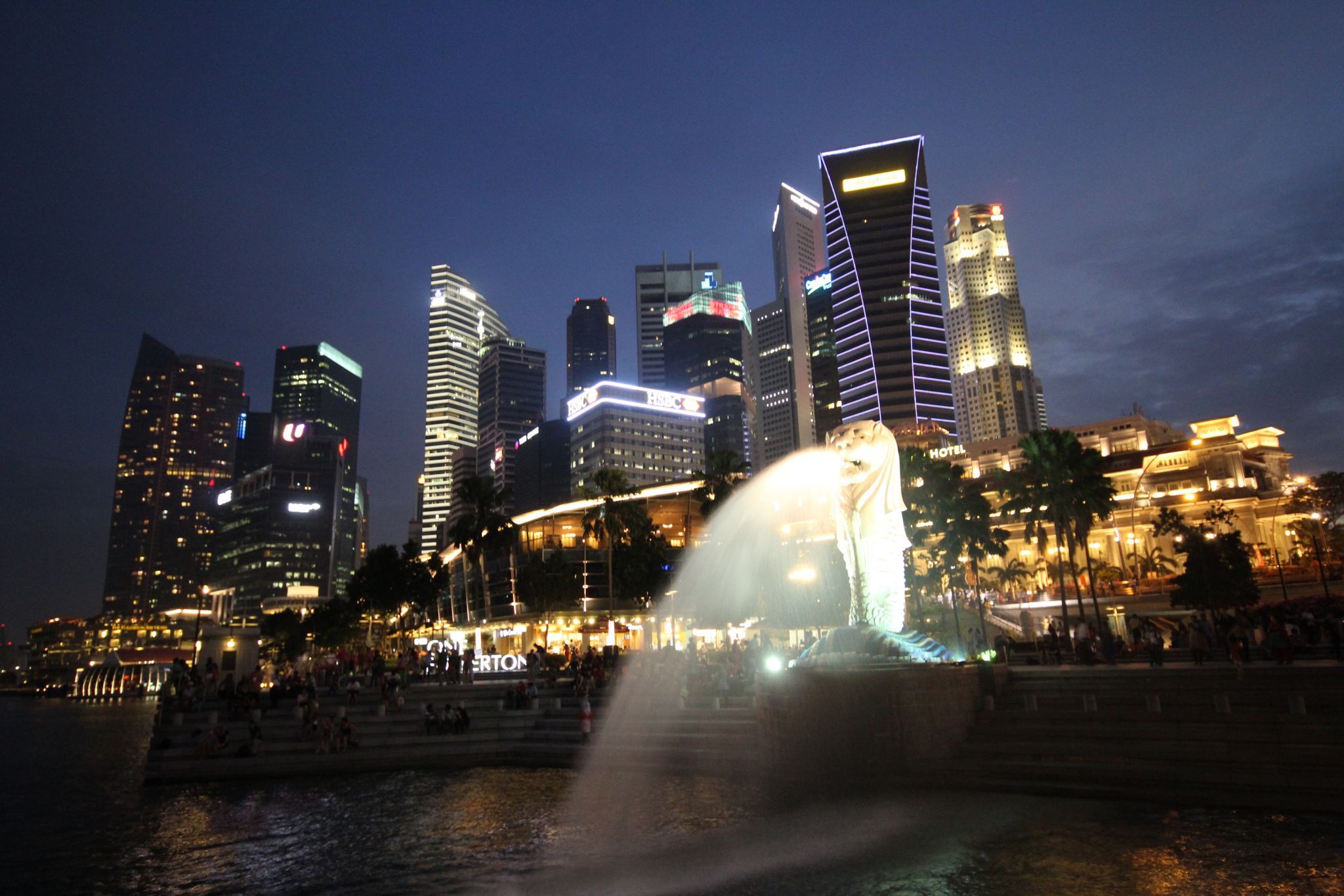 The Merlion Spouting Water, Singapore