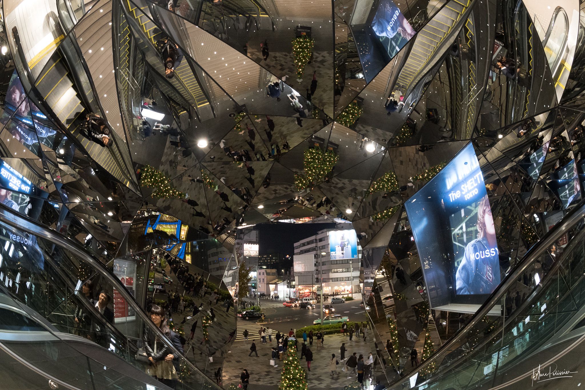 The kaleidoscope mirror stairs of Tokyo Plaza, Japan
