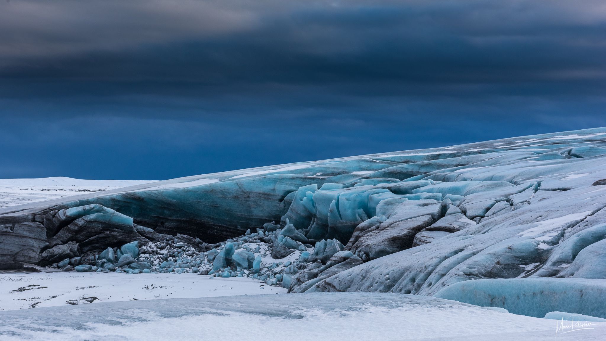 Walking along the east Jökulsárlón glacier, Iceland