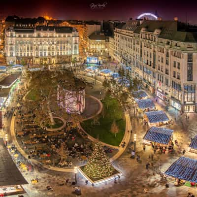 Xmas market in Vorosmarty street, Budapest., Hungary