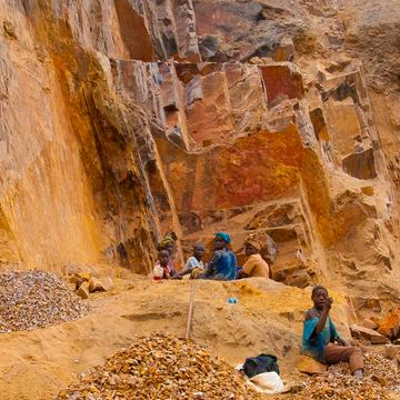 Hand mining, Uganda