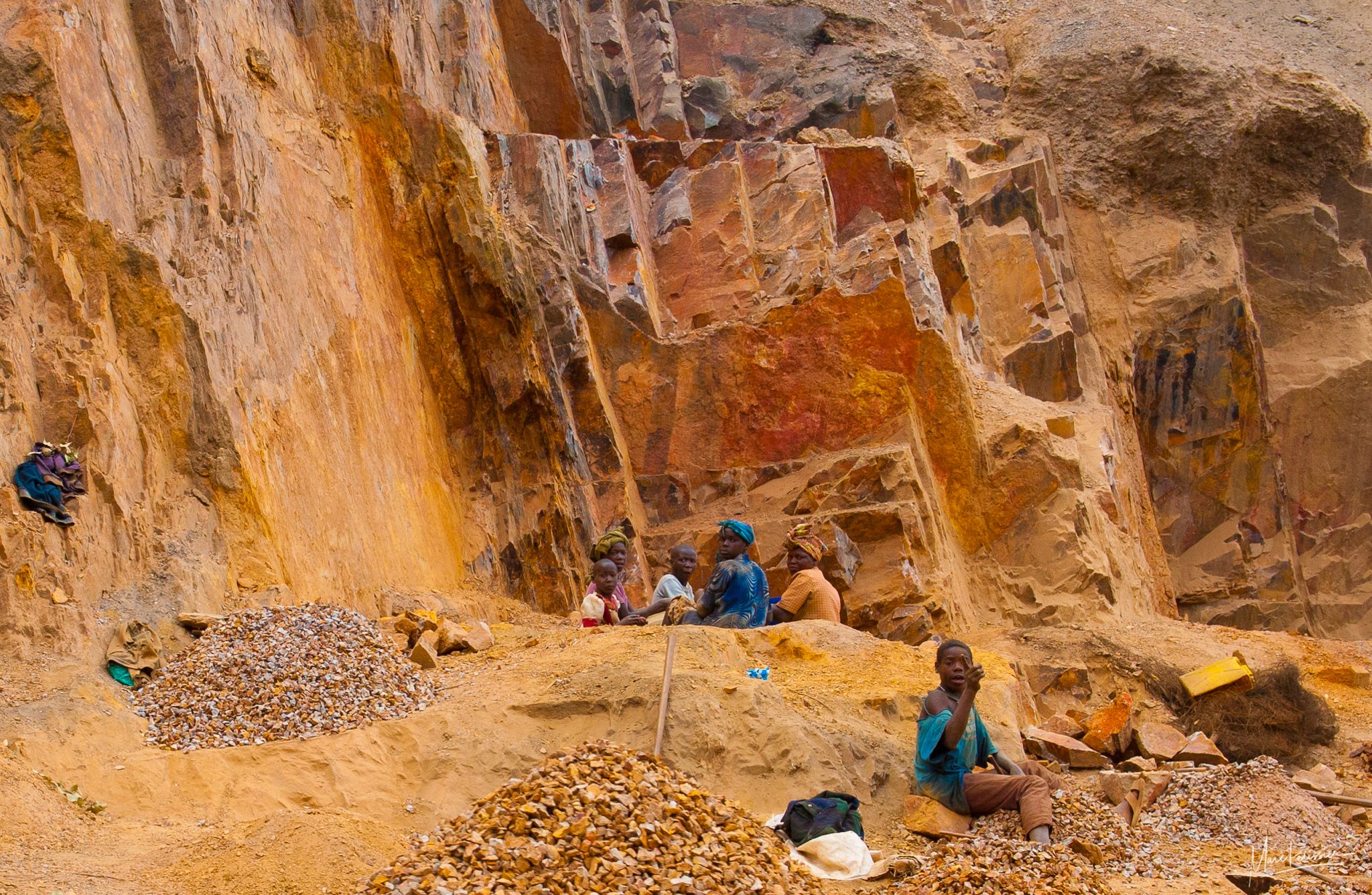 Hand mining, Uganda
