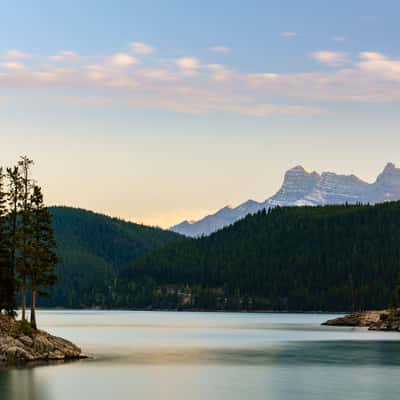 Lake Minnewanka, Canada