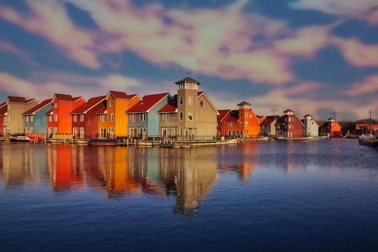 Colourful houses at Reitdiephaven