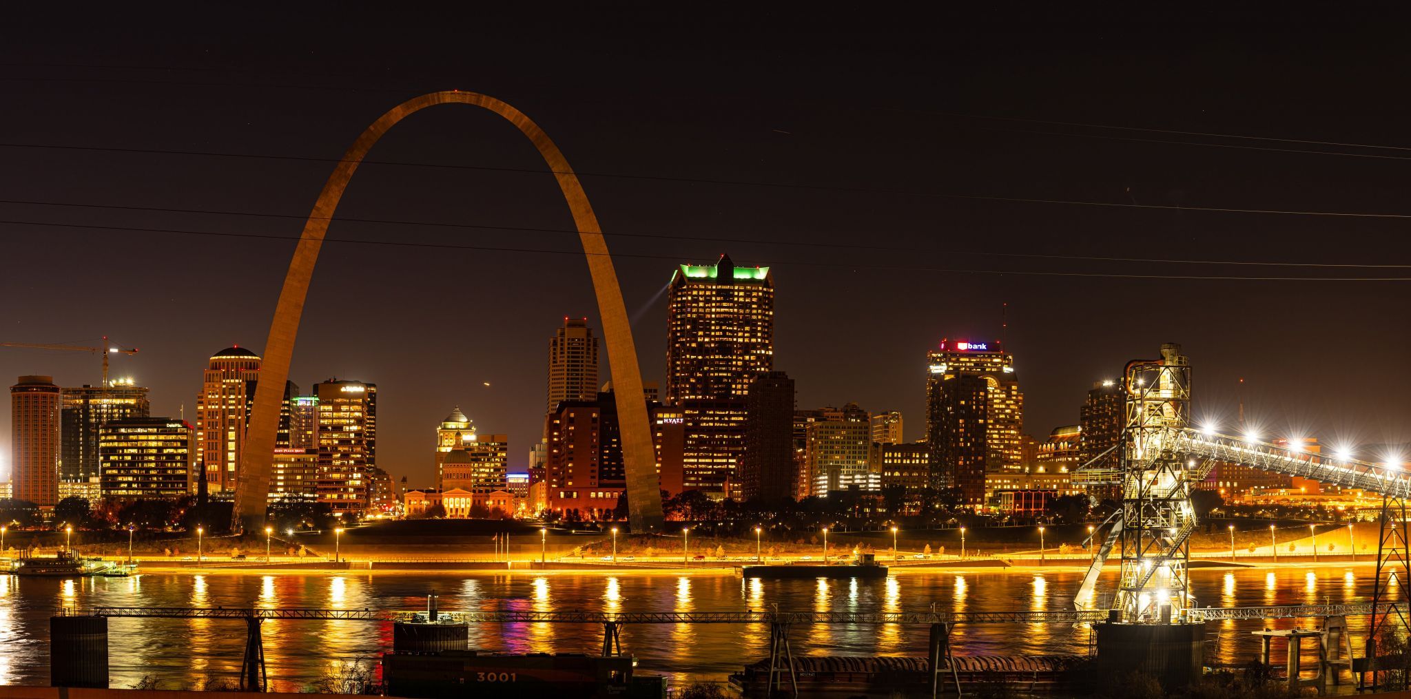St. Louis Gateway Arch from Malcolm W. Martin State Park, USA