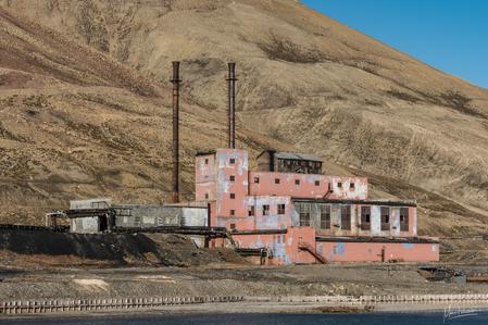 The abandoned factory of Pyramiden