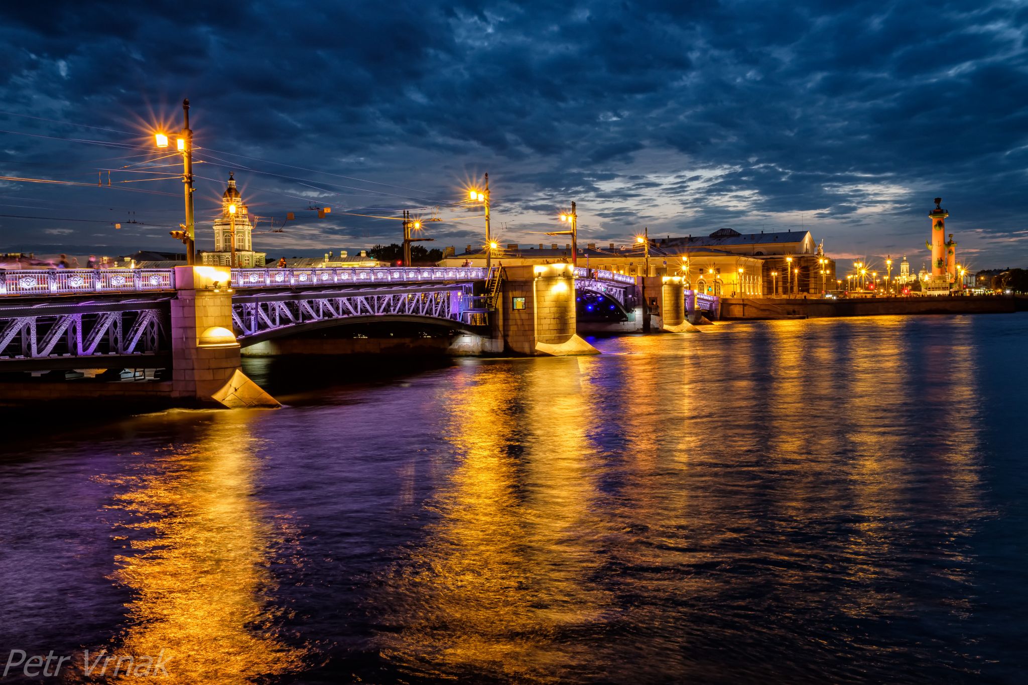 Спб какие. Река Нева Дворцовый мост. Дворцовый мост Андрей Михайлов. Река Нева достопримечательности. Мост Санкт Петербурга панорама.