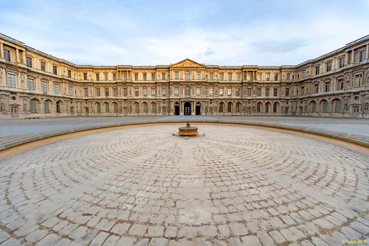 Cour Carré - Square Inner Court