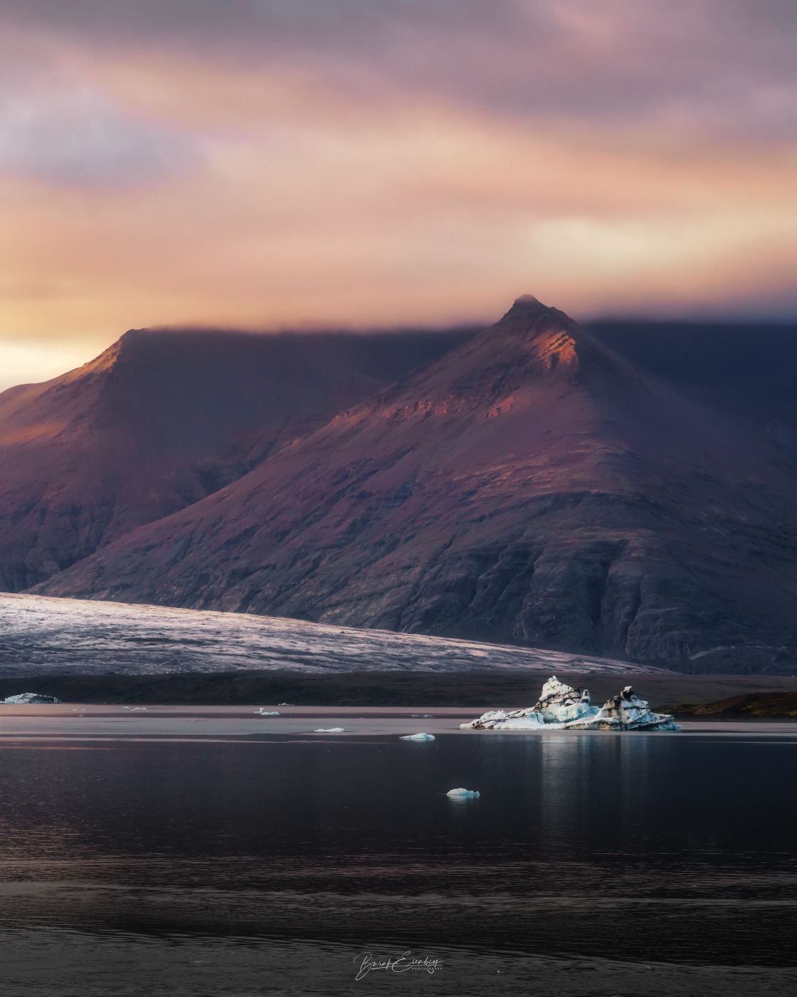 Glacial Lagoon at Jökulsárlón, Iceland