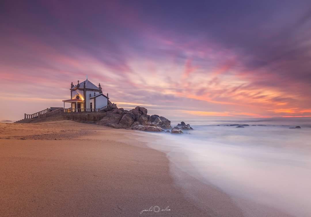 Senhor da Pedra - White lines, Portugal