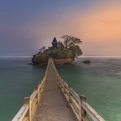 Pura Ismoyo (Balekambang Beach), Indonesia