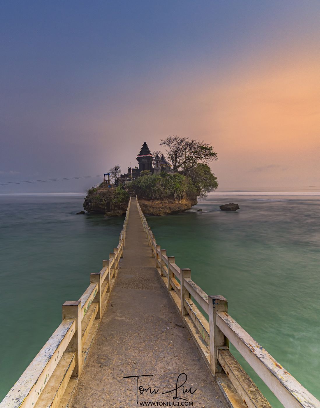 Pura Ismoyo (Balekambang Beach), Indonesia