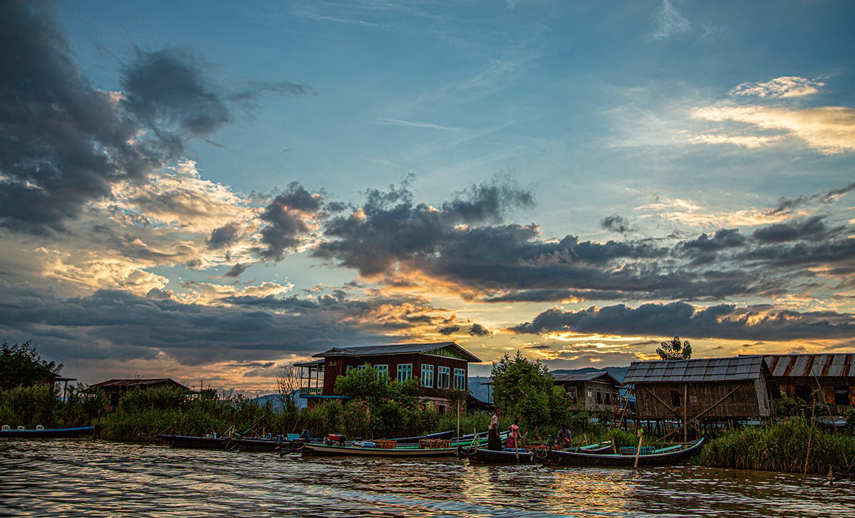 Am Ufer, Myanmar