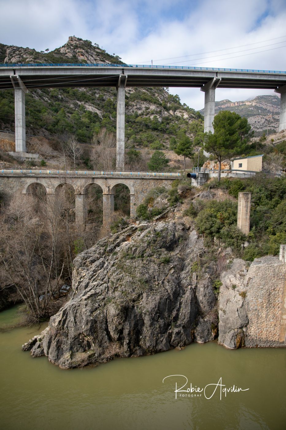 Presa de Oliana, Spain