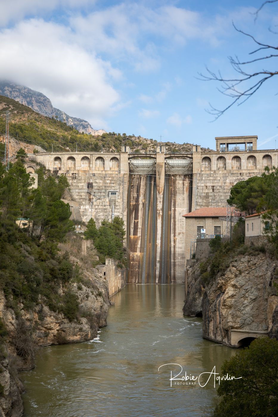 Presa de Oliana, Spain