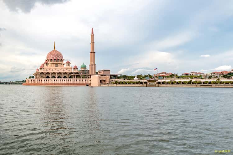 Putra Jaya Mosque