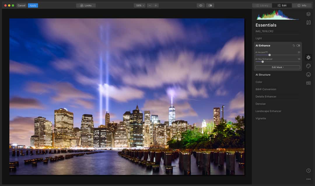 In my photo of the skyline of New York I used the AI Enhance and AI Structure filters to improve the contrast of the clouds and the reflections in the water.