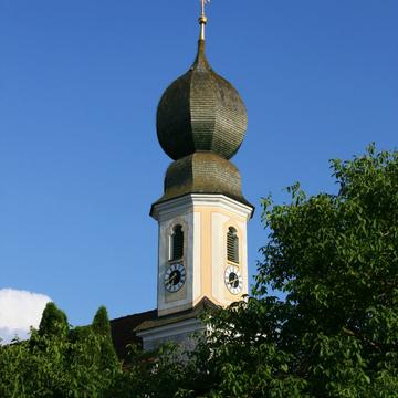 Kirchturm der St. Michael-Kirche in Frauendorf, Germany