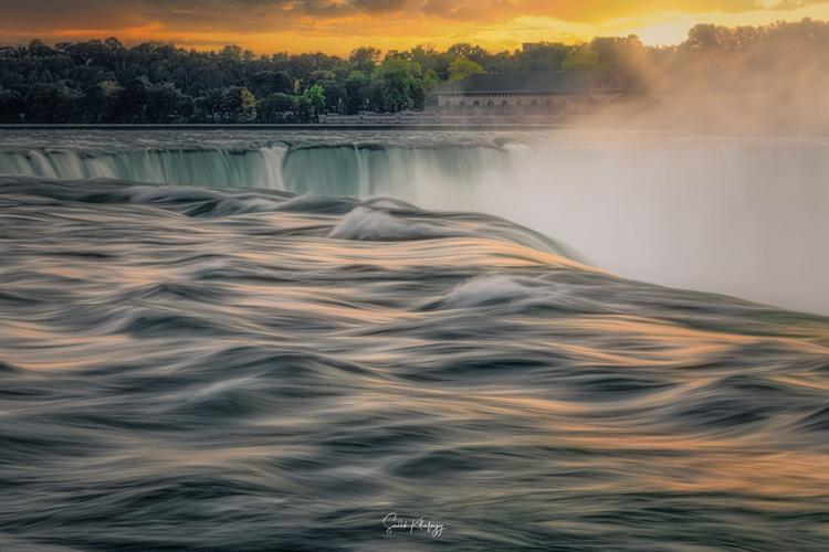 Niagara Falls with tourist boat
